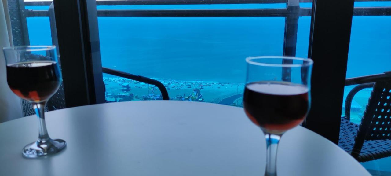 Only Front Sea View, No Side View, Wonderful Panorama, High Floor, Location Guarantee Aparthotel บาทูมิ ภายนอก รูปภาพ