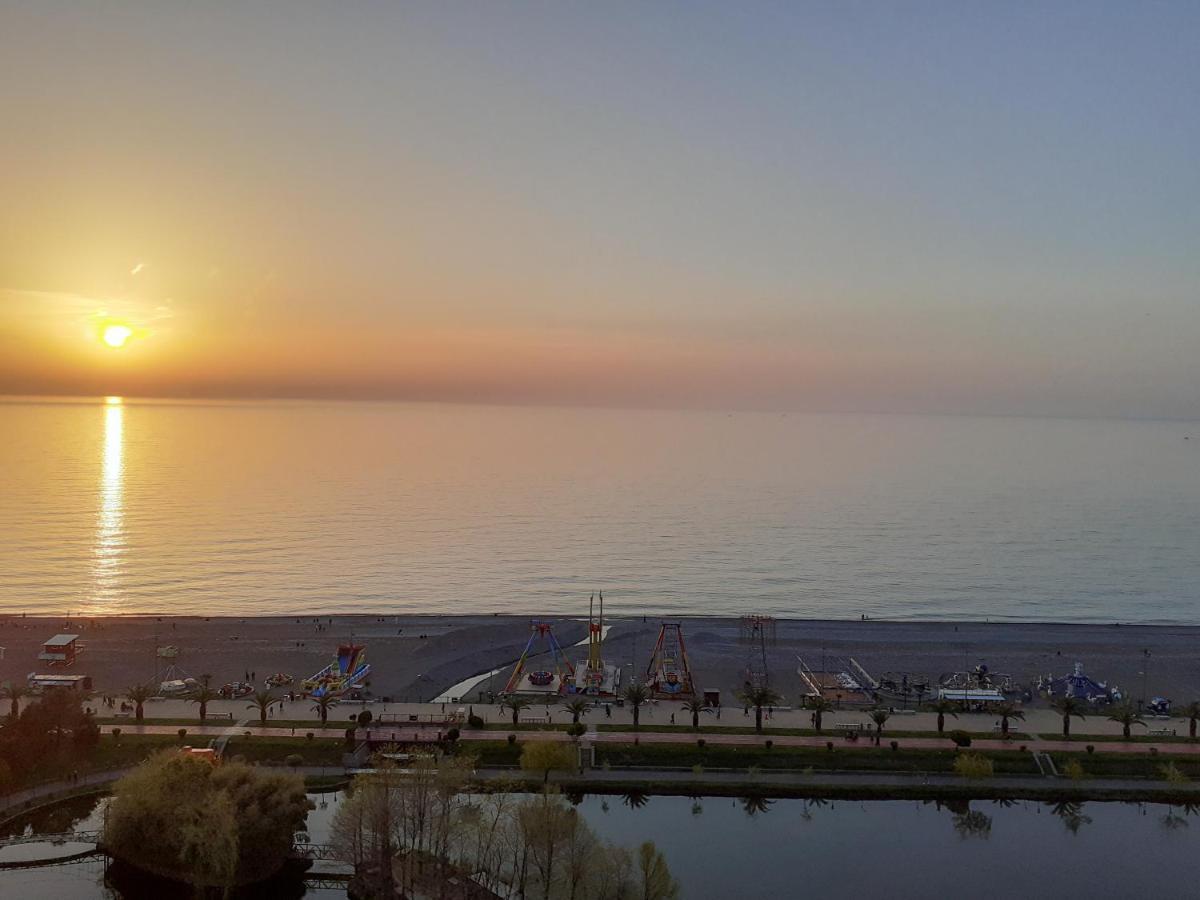 Only Front Sea View, No Side View, Wonderful Panorama, High Floor, Location Guarantee Aparthotel บาทูมิ ภายนอก รูปภาพ