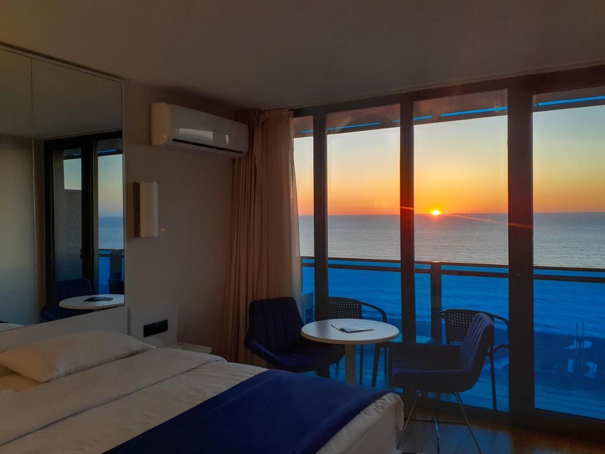 Only Front Sea View, No Side View, Wonderful Panorama, High Floor, Location Guarantee Aparthotel บาทูมิ ภายนอก รูปภาพ